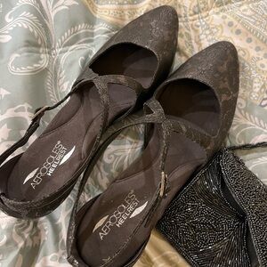 Aerosoles Heelrest shoes, lacy pattern with clutch purse thrown in
